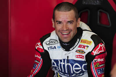 Carlos Checa zieht die Freundin der Frau vor