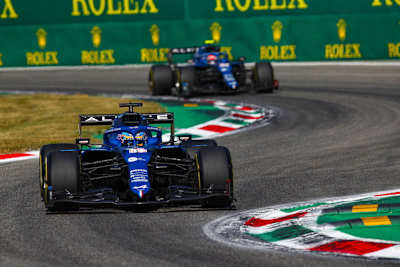 Fernando Alonso vor Esteban Ocon in Monza