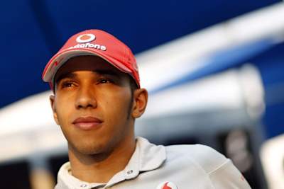 Der sieglose Lewis Hamilton kommt ins Grübeln