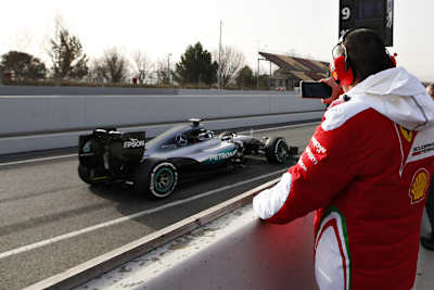 Auch Ferrari ist brennend daran interessiert, was Mercedes-Benz so macht