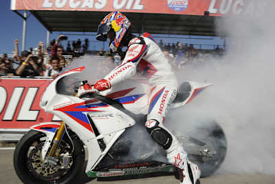 Jonathan Rea liess es in Miller qualmen