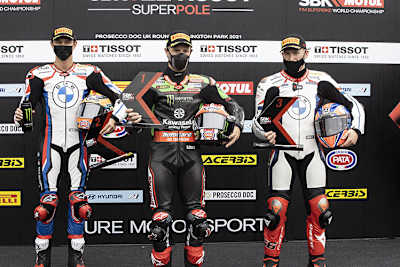 Die erste Startreihe (v.l.): Michael van der Mark, Johnny Rea und Tom Sykes