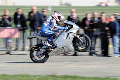 Freddie Spencer bei einem Demo-Run mit der Suter MMX 500