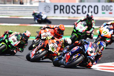 Toprak Razgatlioglu (vorne) will mehr gewinnen