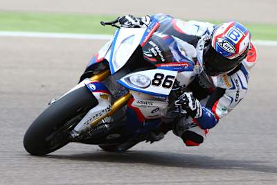 Ayrton Badovini zeigt, was die BMW S1000RR kann