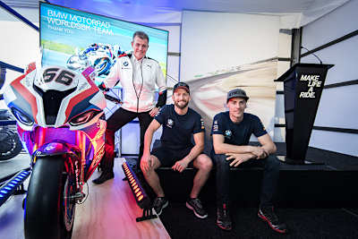 Dr. Schramm mit Tom Sykes und Markus Reiterberger (v.l.)