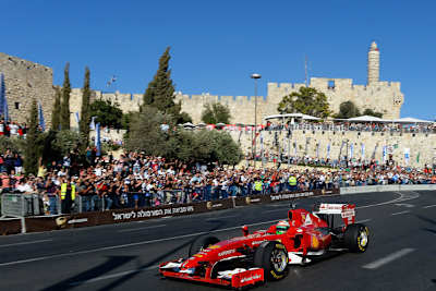 Giancarlo Fisichalla gibt Gas, 60.000 Fans staunen