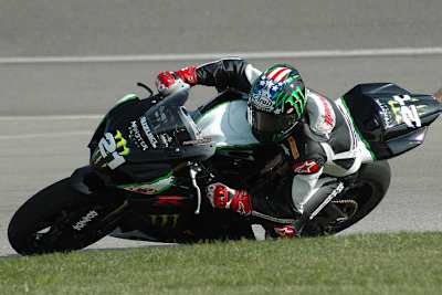 John Hopkins auf der M4 Monster Suzuki 