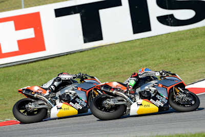 Marco Melandri knapp vor Sylvain Guintoli