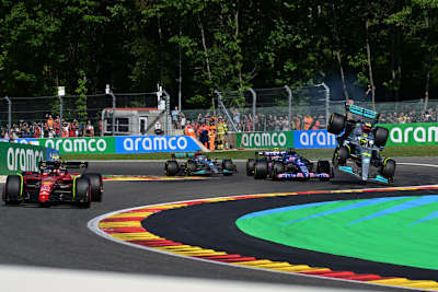 Hier geraten Fernando Alonso und Lewis Hamilton aneinander