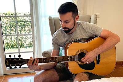 Gitarre spielen will gelernt sein