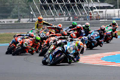 Andrea Iannone löste den Massenunfall aus