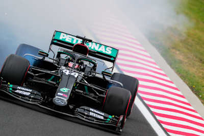 Hier ist die Ursache für den Rauch klar, ein Verbremser. Aber bei Mercedes raucht ab und an auch der Motor