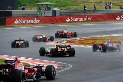 Die Formel1 muss sparen.