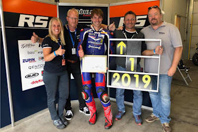 Stefan Ströhlein (MItte) ist offzieller Superstock-Sieger