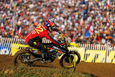 Ken Roczen vor der gigantischen Fan-Kulisse in Ernée