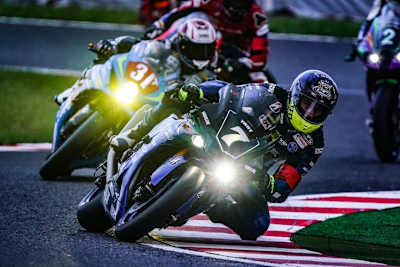 Karel Hanika auf der Yamaha R1