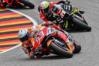 In der Anfangsphase: Marc Márquez vor Aleix Espargaró