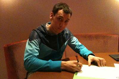 Ivanov bei der Vertragsunterzeichnung