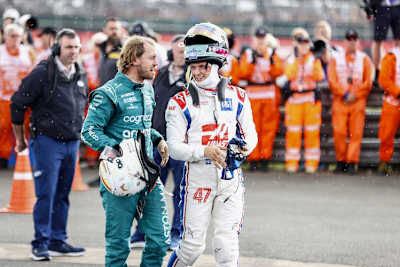 Sebastian Vettel gratuliert Mick Schumacher zu seinen ersten Punkten