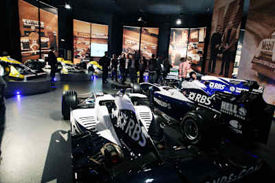 Die Rennwagensammlung im Williams-Werk von Grove