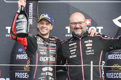 Marco Bezzecchi mit Aprilia-Technik-Chef Fabiano Sterlacchini