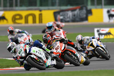 Jules Cluzel vor WM-Leader Sylvain Guintoli und Marco Melandri