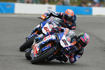 Die Yamaha-Werksfahrer Alex Lowes (22) und Michael van der Mark