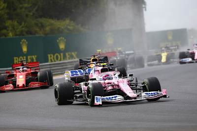 Sebastian Vettel (links) konnte schon ein paar Mal die Qualitäten der Racing Point-Renner beobachten