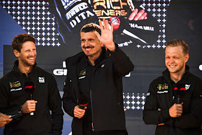 Günther Steiner mit Romain Grosjean und Kevin Magnussen