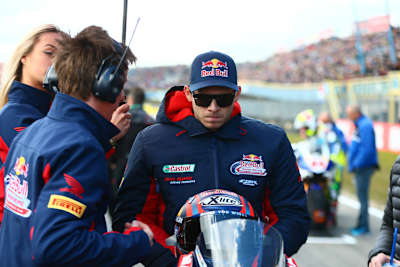 Stefan Bradl nimmt Lauf 2 aus der ersten Reihe in Angriff