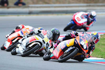 Husarenritt von Luis Salom: In der Anfangsphase hielt noch Jack Miller sein Hinterrad