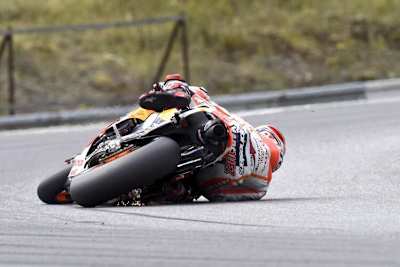 Diesen Beinahe-Sturz konnte Márquez noch abfangen