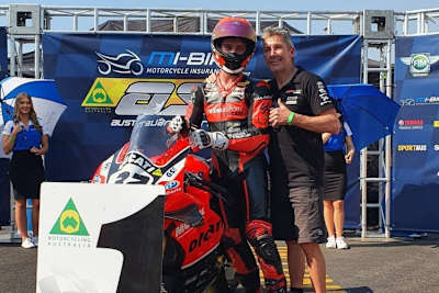 Oli und Troy Bayliss