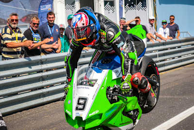 Leon Haslam: Kunststücke auf der Weber-Kawasaki