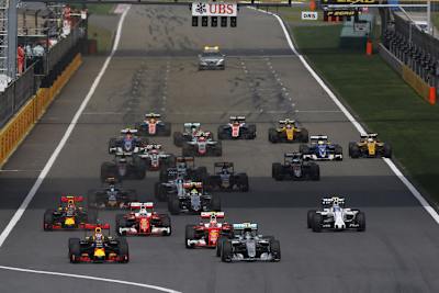 Start in China: Ricciardo kam besser weg als Rosberg