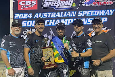 Rohan Tungate (Mitte) ist zum zweiten Mal Australischer Meister