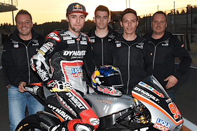 Jonas Folger mit seiner neuen Crew im Team Dynavolt Intact GP