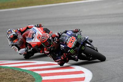 Plötzlich war an Quartararos Lederkombi der Reißverschluss offen