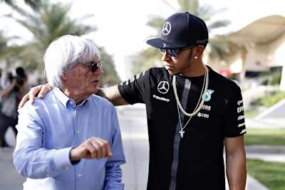 Ein Bild aus friedlicheren Tagen: Bernie Ecclestone und Lewis Hamilton