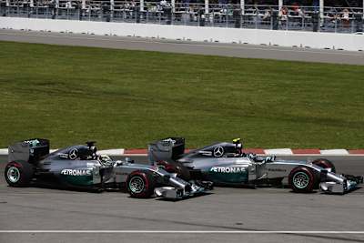 Zu Beginn konnte Lewis Hamilton seinem Mercedes-Teamkollegen Nico Rosberg noch das Leben schwer machen