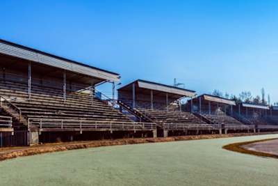 Das Stadion in Riga sieht nicht besonders Schmuck aus