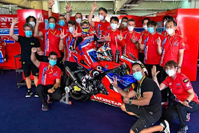 HRC-Boss Kuwata jubelt mit