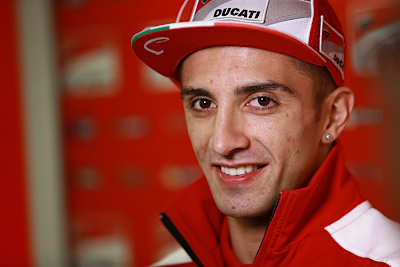 2017 wird Andrea Iannone in blauem Leder für Suzuki antreten