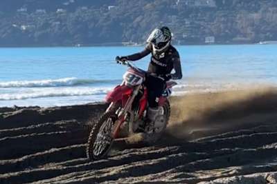 Ducati-Werksfahrer Jeremy Seewer beim Training