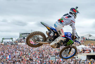 Jeremy Seewer vor der beeindruckenden französischen Kulisse