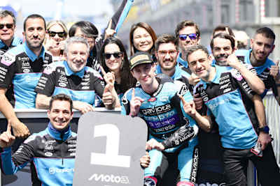 Das Aspar-Team freute sich mit Maximo Quiles