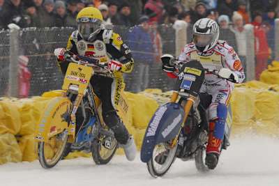 Pletschacher (li.) im Kampf mit Grzegorz Knapp