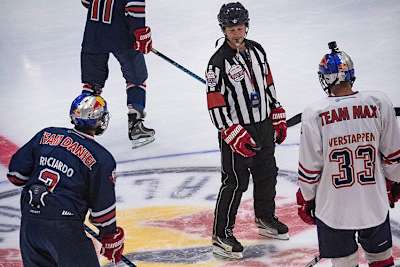 Daniel Ricciardo, Christian Horner und Max Verstappen auf dem Eis