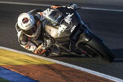 Mika Kallio auf der KTM RC16 in Valencia